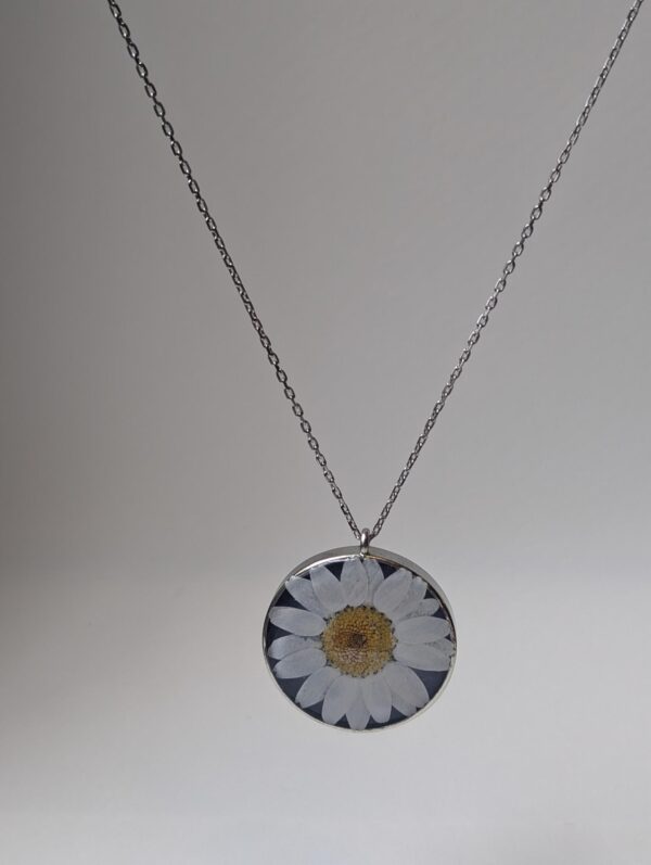 Oxeye Daisy Round Necklace - Image 6