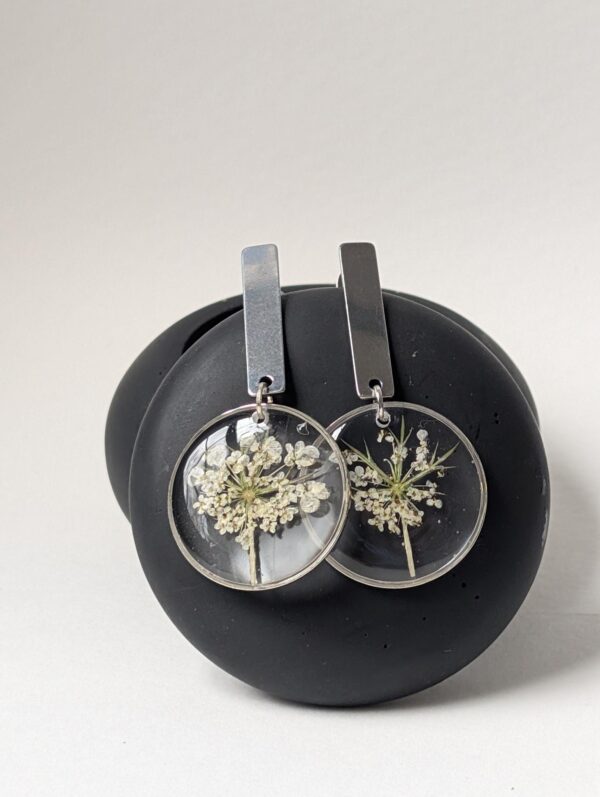 Queen Anne's lace bar earrings