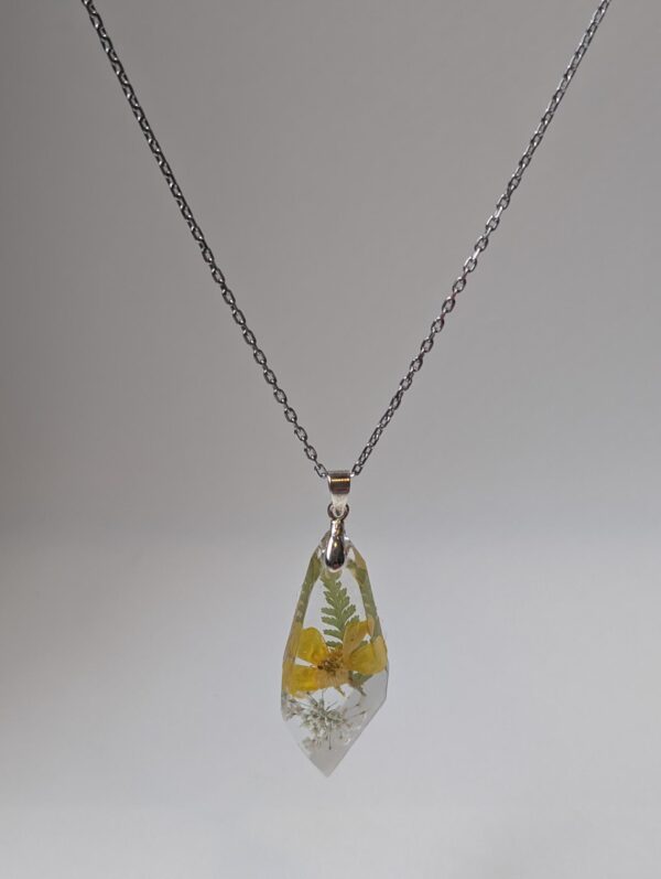 yellow cinquefoil baby's breath necklace