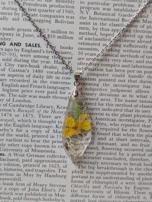 yellow cinquefoil baby's breath necklace