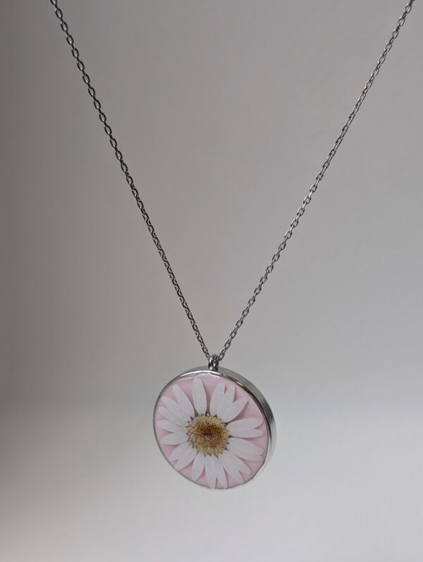 Oxeye Daisy Round Necklace - Image 9