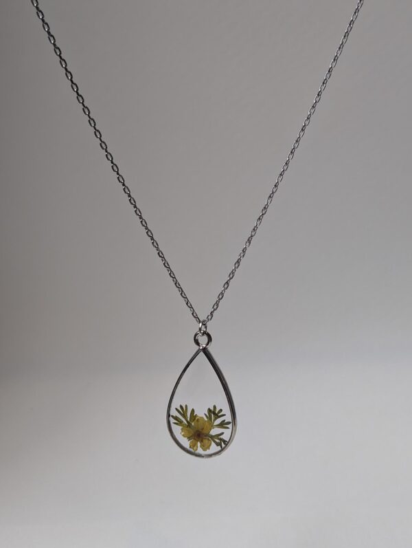 Teardrop Yellow Cinquefoil Necklace