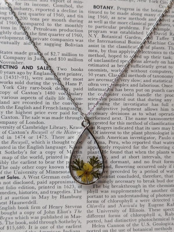 Teardrop Yellow Cinquefoil Necklace