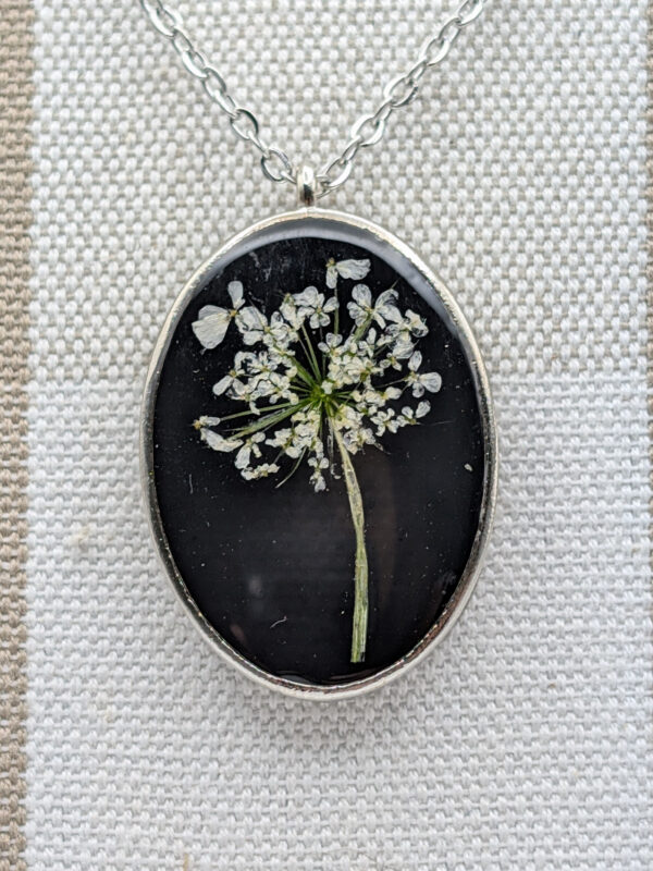 Queen Anne’s Lace Black Pendant