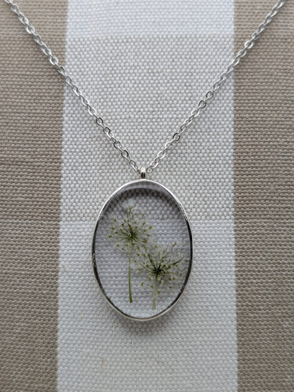 Queen Anne’s Lace Oval Pendant