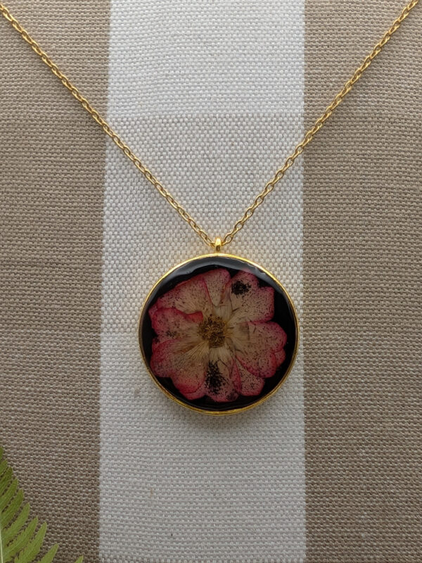 Tea Rose Black Pendant
